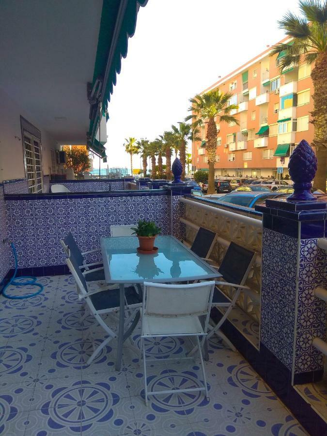 Playa La Cala In Front Of The Beach Free Parking Málaga Exteriör bild